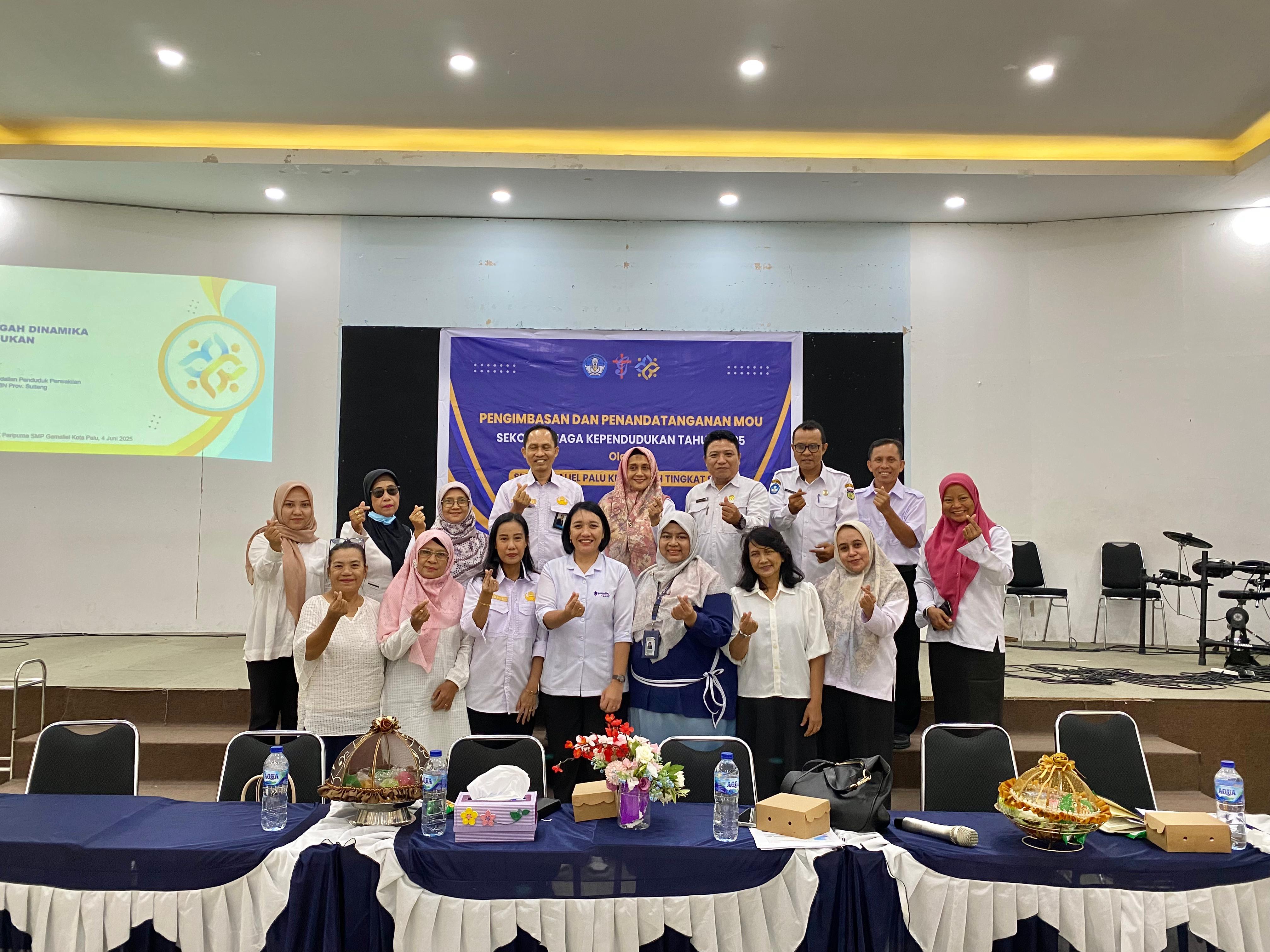 PENGIMBASAN DAN PENANDATANGANAN MOU  SEKOLAH SIAGA KEPENDUDUKAN TAHUN 2025  OLEH SMP GAMALIEL PALU KE SEKOLAH TINGKAT SMP DI KOTA PALU